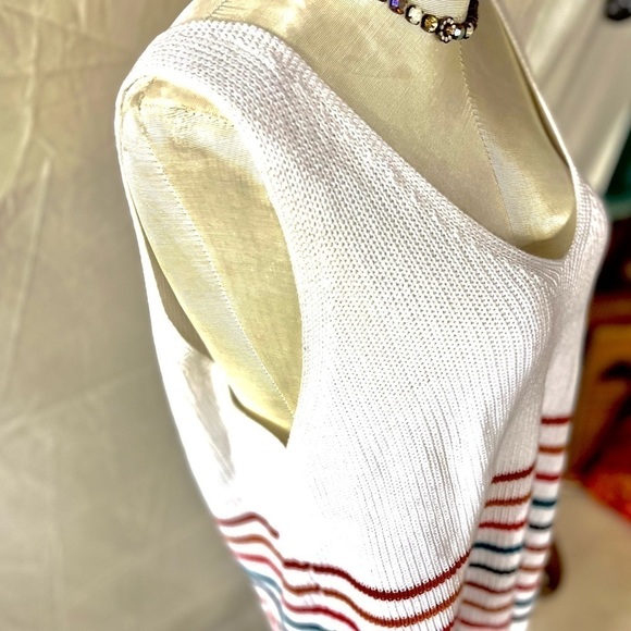 STRIPED V NECK TANK TOP SWEATER - Picture 5 of 7